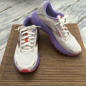 Brooks Adrenaline GTS 22
